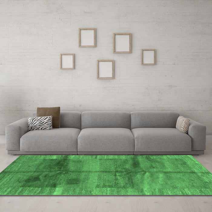 Machine Washable Abstract Emerald Green Contemporary Area Rugs in a Living Room,, wshcon2832emgrn