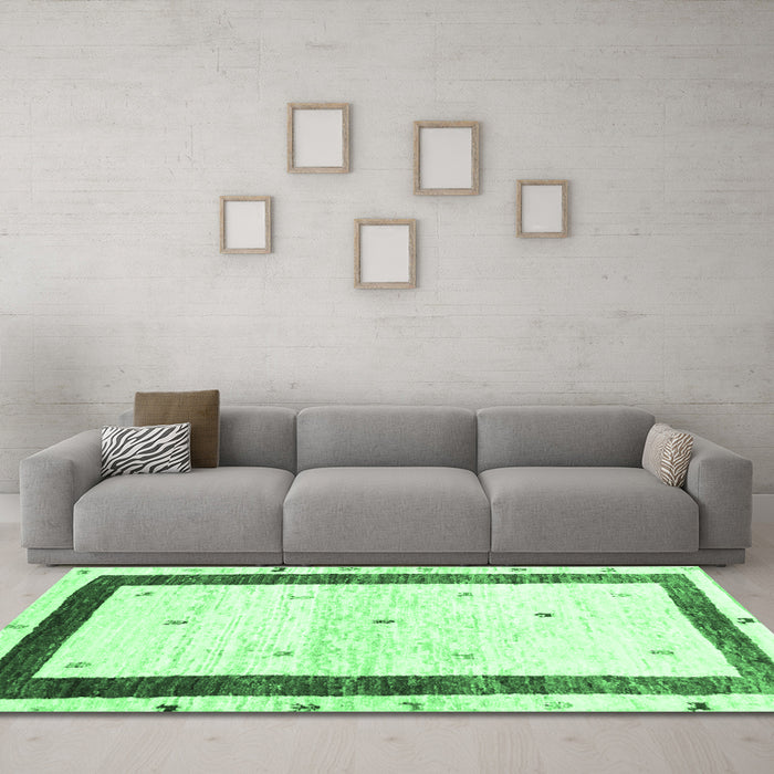 Machine Washable Solid Emerald Green Modern Area Rugs in a Living Room,, wshcon2834emgrn