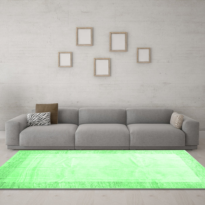 Machine Washable Solid Emerald Green Modern Area Rugs in a Living Room,, wshcon2835emgrn