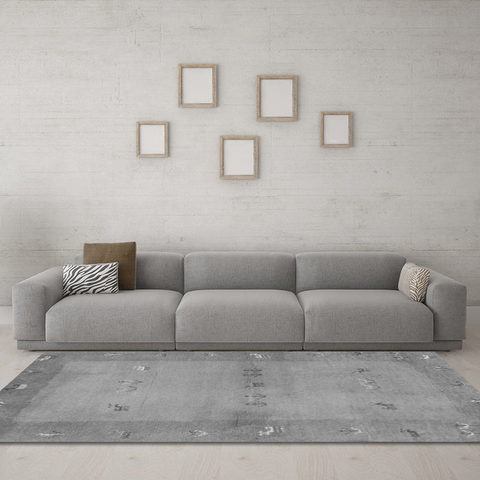 Machine Washable Oriental Gray Traditional Rug in a Living Room,, wshcon2842gry