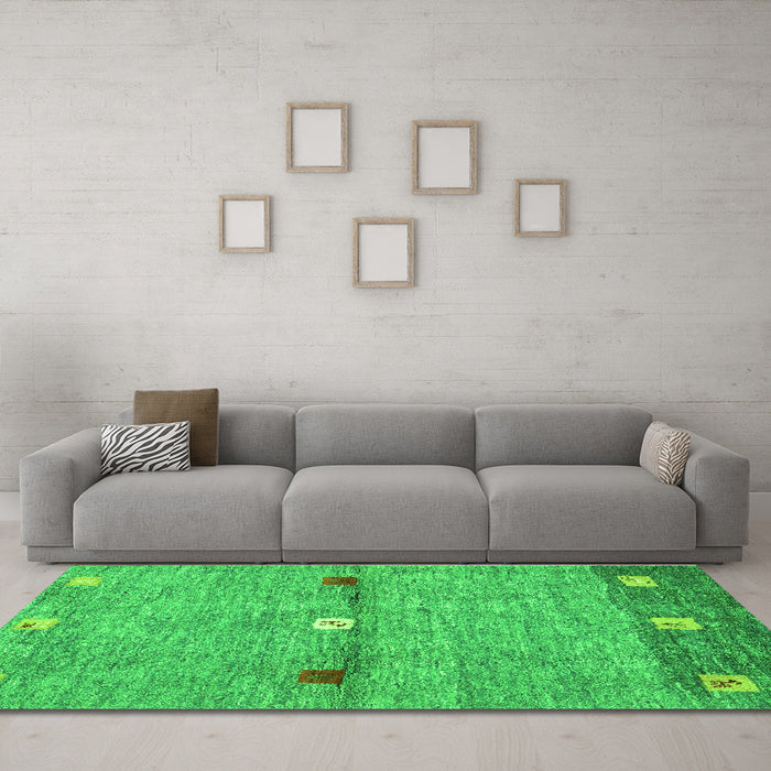 Machine Washable Abstract Green Contemporary Area Rugs in a Living Room,, wshcon2847grn