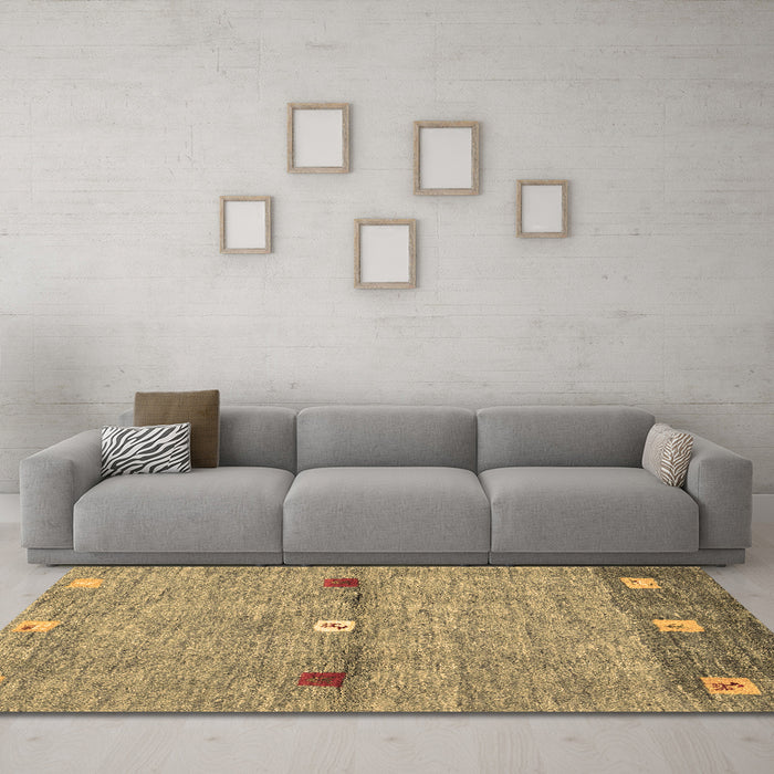 Machine Washable Abstract Brown Contemporary Rug in a Living Room,, wshcon2847brn
