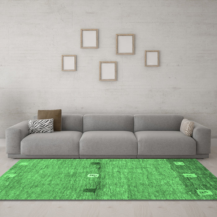 Machine Washable Abstract Emerald Green Contemporary Area Rugs in a Living Room,, wshcon2847emgrn