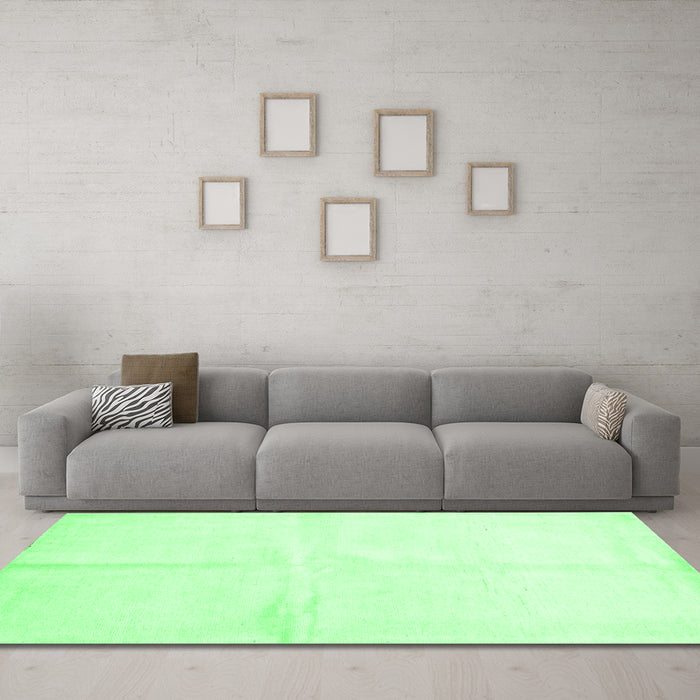 Machine Washable Solid Emerald Green Modern Area Rugs in a Living Room,, wshcon2855emgrn