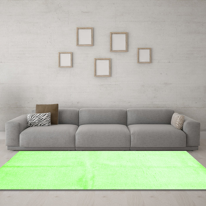 Machine Washable Solid Green Modern Area Rugs in a Living Room,, wshcon2855grn