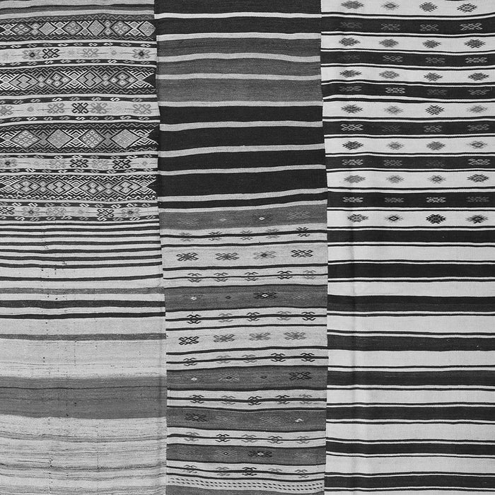 Serging Thickness of Southwestern Gray Country Rug, con2857gry