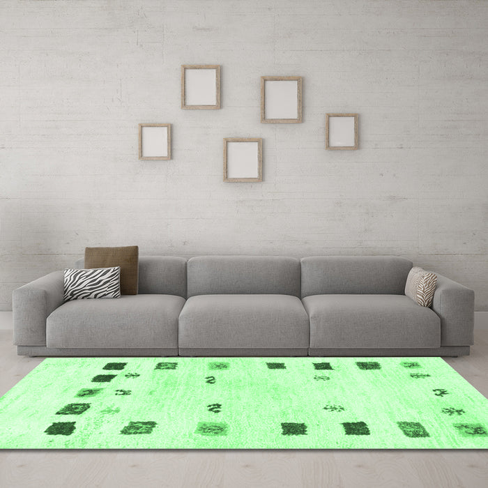 Machine Washable Solid Emerald Green Modern Area Rugs in a Living Room,, wshcon2858emgrn