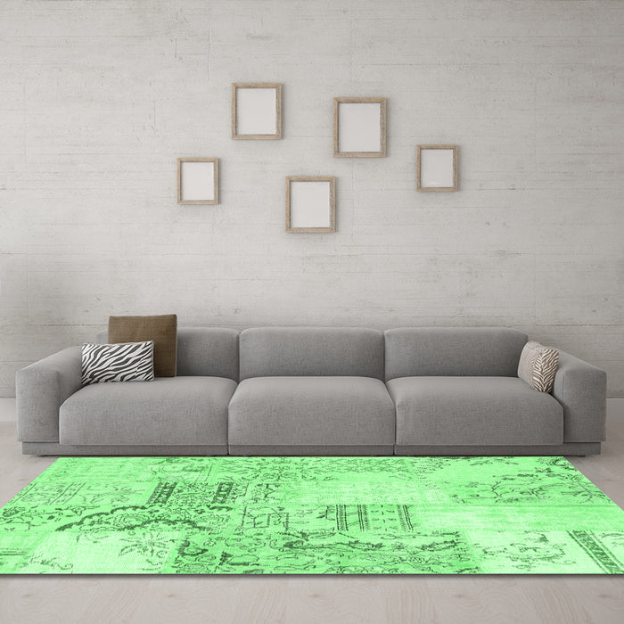 Machine Washable Patchwork Emerald Green Transitional Area Rugs in a Living Room,, wshcon2863emgrn