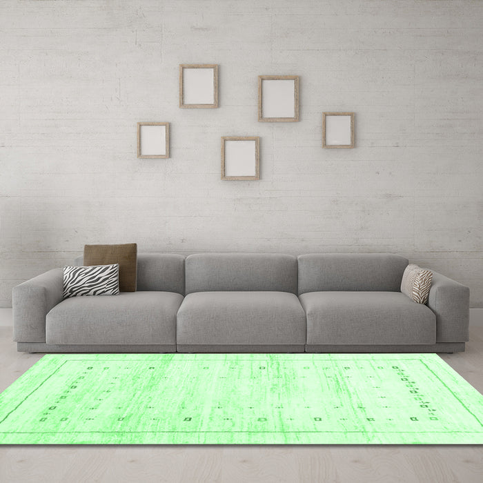 Machine Washable Solid Emerald Green Modern Area Rugs in a Living Room,, wshcon2864emgrn
