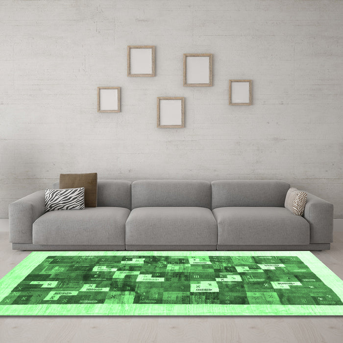 Machine Washable Solid Emerald Green Modern Area Rugs in a Living Room,, wshcon2866emgrn