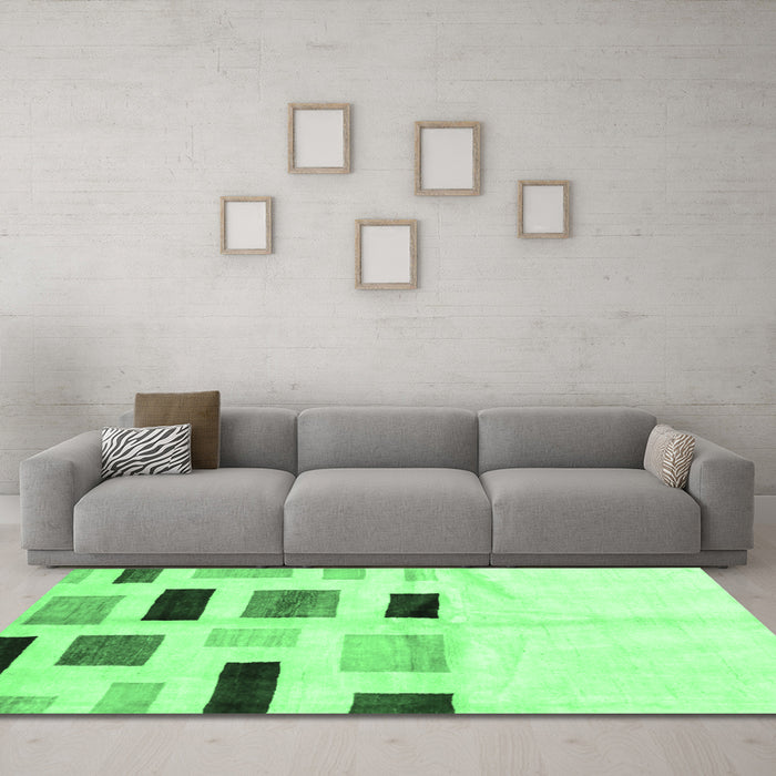 Machine Washable Solid Emerald Green Modern Area Rugs in a Living Room,, wshcon2867emgrn