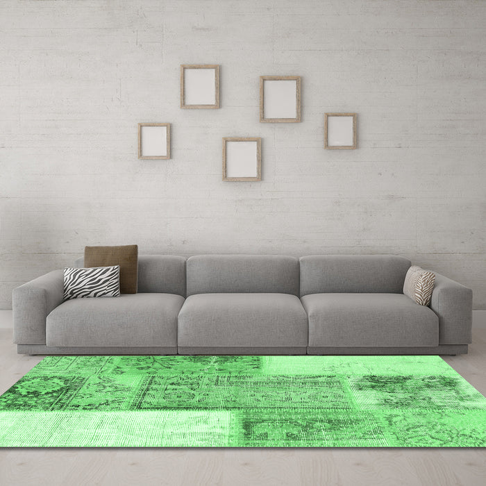 Machine Washable Patchwork Emerald Green Transitional Area Rugs in a Living Room,, wshcon2868emgrn