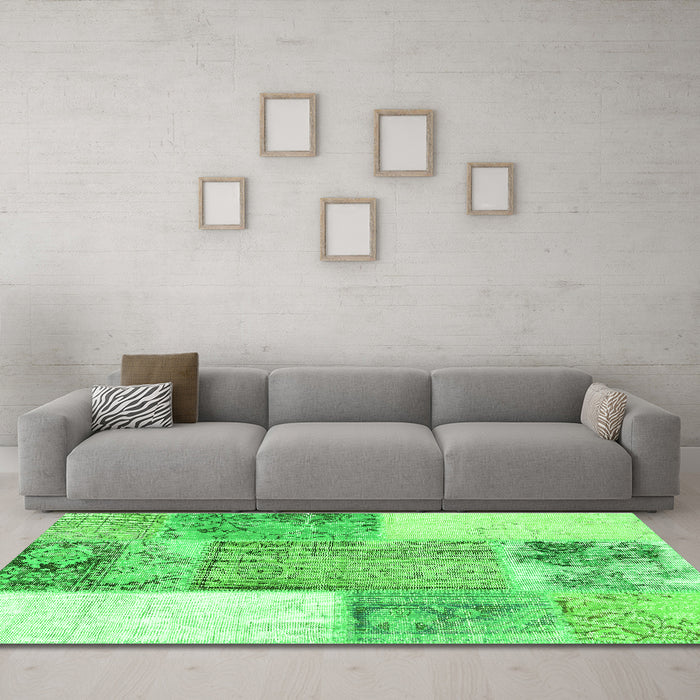 Machine Washable Patchwork Green Transitional Area Rugs in a Living Room,, wshcon2868grn