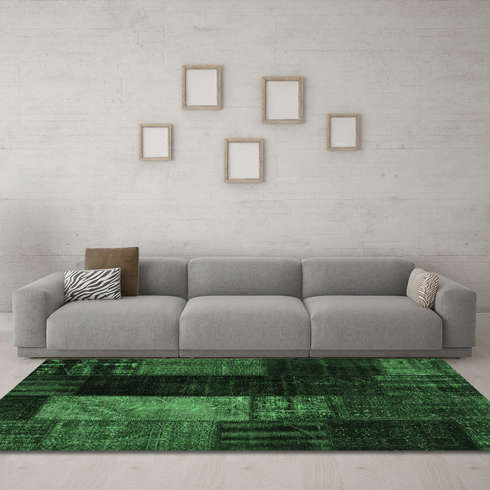 Machine Washable Patchwork Emerald Green Transitional Area Rugs in a Living Room,, wshcon2869emgrn