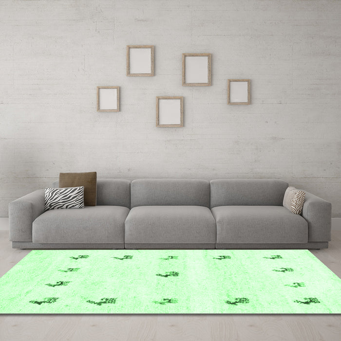 Machine Washable Solid Emerald Green Modern Area Rugs in a Living Room,, wshcon2871emgrn