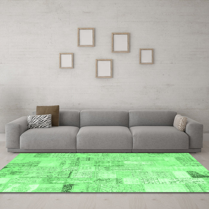 Machine Washable Patchwork Emerald Green Transitional Area Rugs in a Living Room,, wshcon2872emgrn