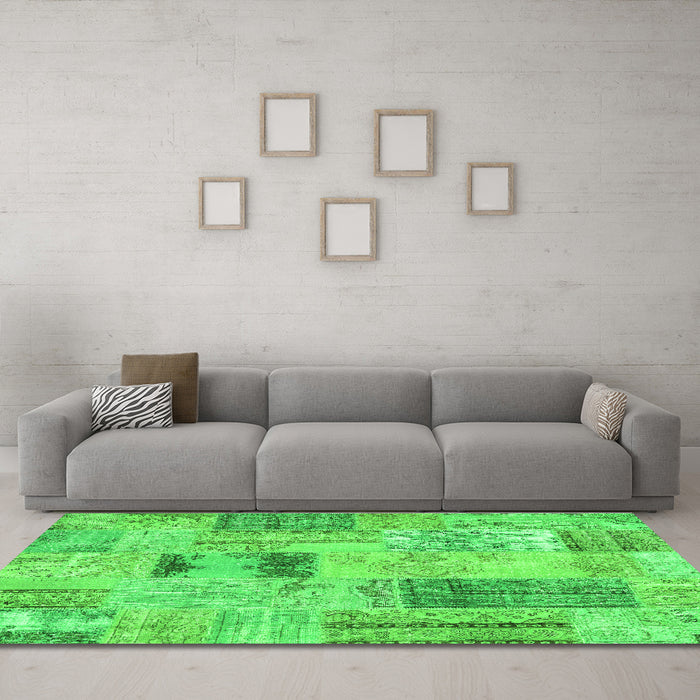 Machine Washable Patchwork Green Transitional Area Rugs in a Living Room,, wshcon2874grn