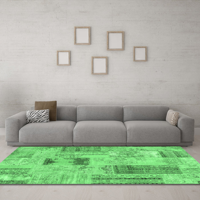 Machine Washable Patchwork Emerald Green Transitional Area Rugs in a Living Room,, wshcon2874emgrn