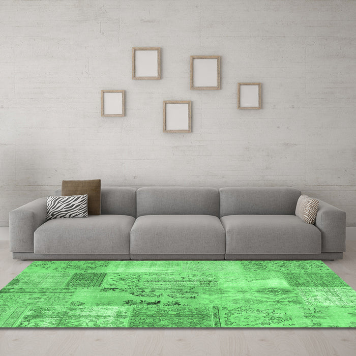 Machine Washable Patchwork Emerald Green Transitional Area Rugs in a Living Room,, wshcon2875emgrn