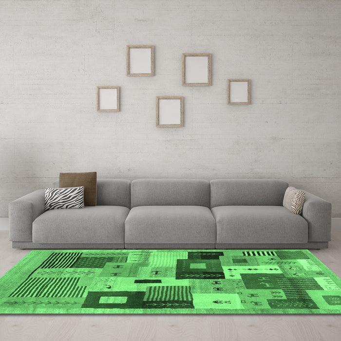 Machine Washable Abstract Emerald Green Contemporary Area Rugs in a Living Room,, wshcon2877emgrn