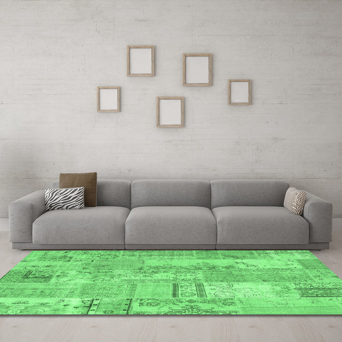 Machine Washable Patchwork Emerald Green Transitional Area Rugs in a Living Room,, wshcon2880emgrn