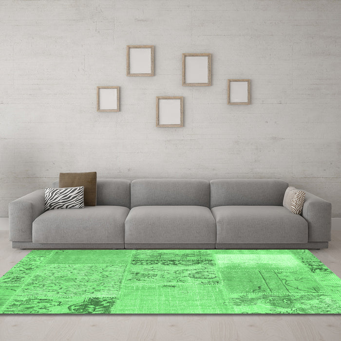 Machine Washable Patchwork Emerald Green Transitional Area Rugs in a Living Room,, wshcon2881emgrn