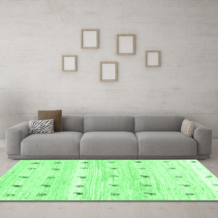 Machine Washable Solid Emerald Green Modern Area Rugs in a Living Room,, wshcon2882emgrn