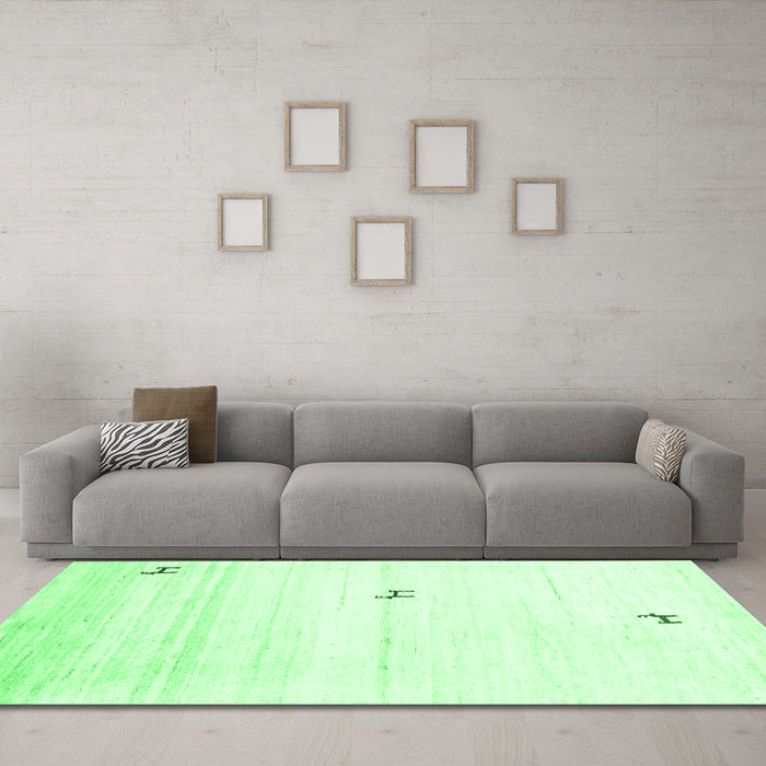 Machine Washable Solid Emerald Green Modern Area Rugs in a Living Room,, wshcon2884emgrn