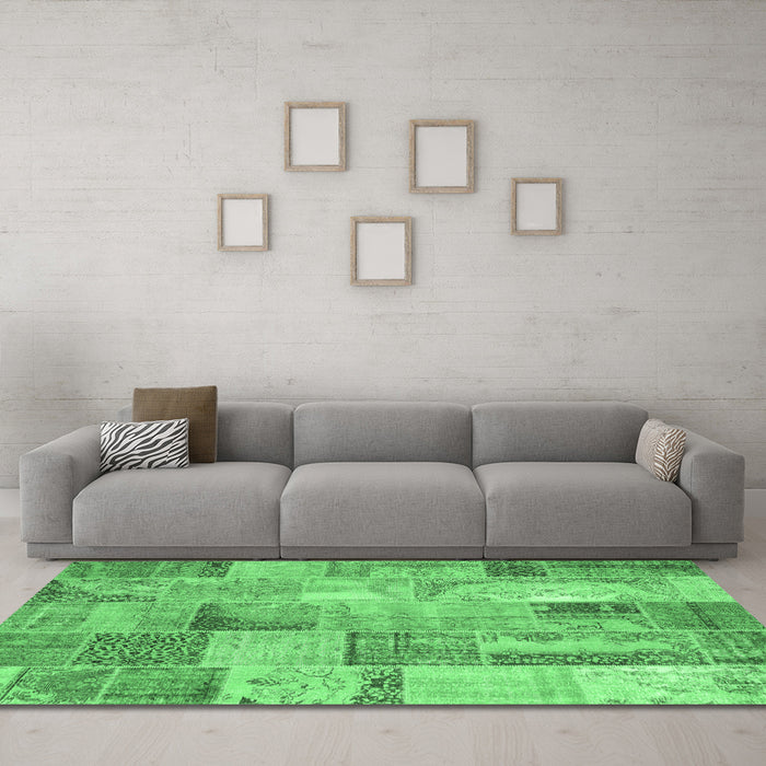 Machine Washable Patchwork Emerald Green Transitional Area Rugs in a Living Room,, wshcon2885emgrn