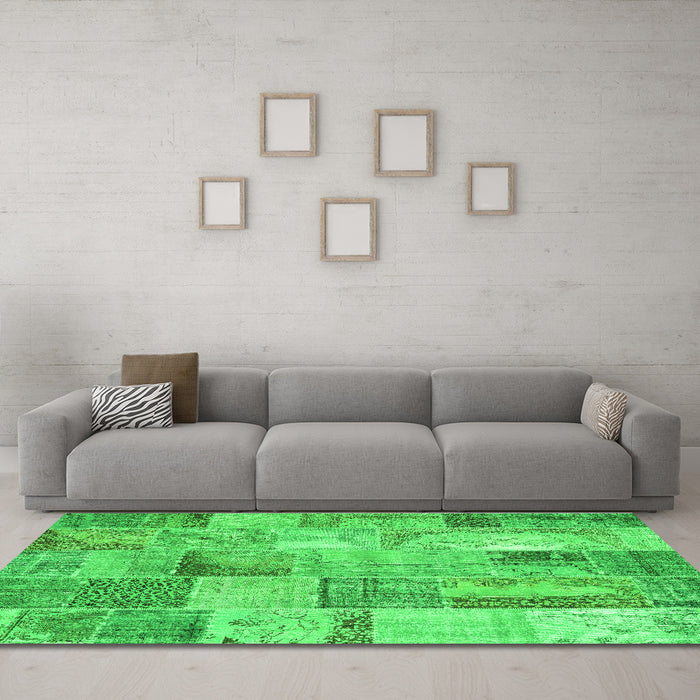 Machine Washable Patchwork Green Transitional Area Rugs in a Living Room,, wshcon2885grn
