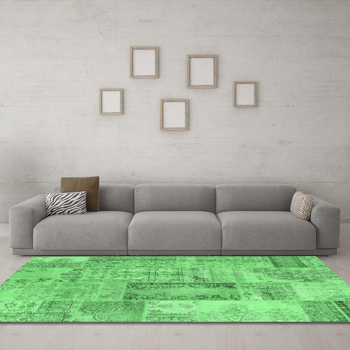 Machine Washable Patchwork Emerald Green Transitional Area Rugs in a Living Room,, wshcon2886emgrn