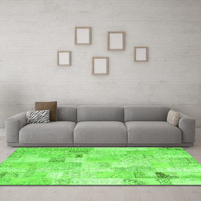 Machine Washable Patchwork Green Transitional Area Rugs in a Living Room,, wshcon2887grn