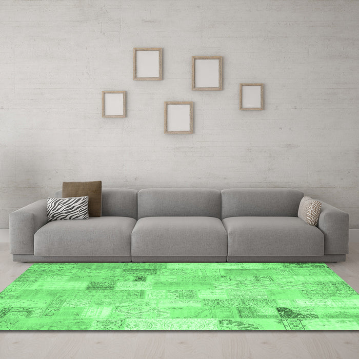 Machine Washable Patchwork Emerald Green Transitional Area Rugs in a Living Room,, wshcon2887emgrn