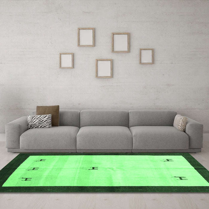 Machine Washable Solid Emerald Green Modern Area Rugs in a Living Room,, wshcon2888emgrn