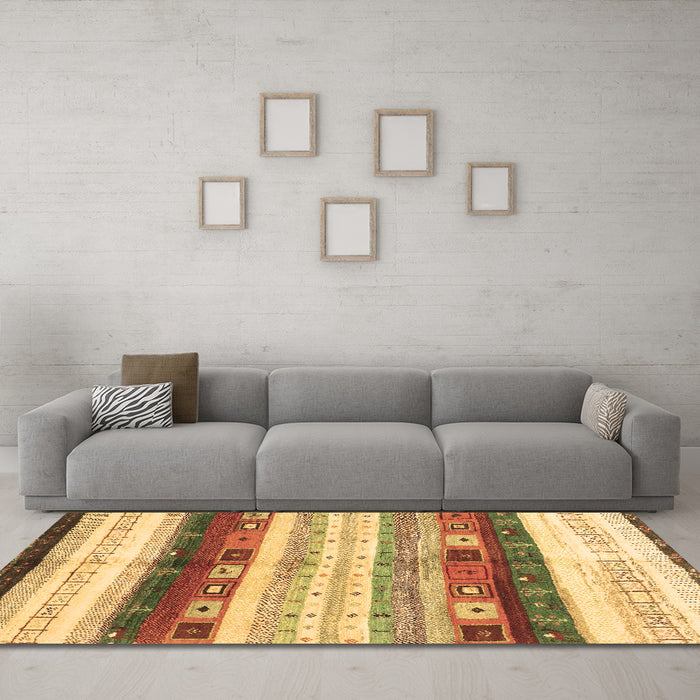 Machine Washable Abstract Brown Contemporary Rug in a Living Room,, wshcon2893brn