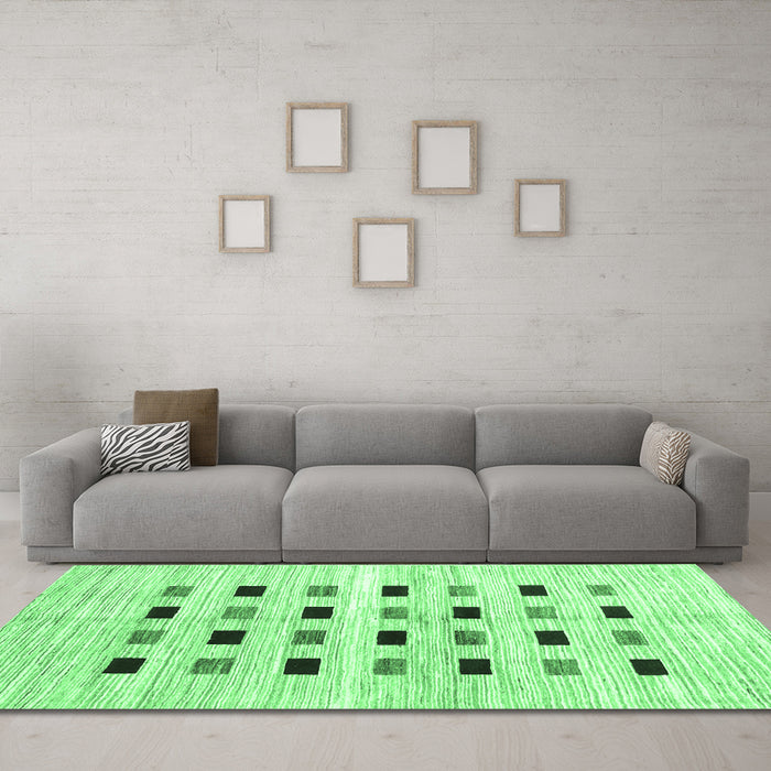 Machine Washable Solid Emerald Green Modern Area Rugs in a Living Room,, wshcon2894emgrn