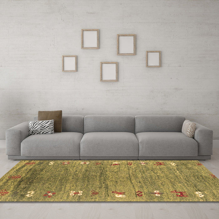 Machine Washable Abstract Brown Contemporary Rug in a Living Room,, wshcon2897brn