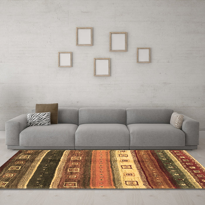 Machine Washable Abstract Brown Contemporary Rug in a Living Room,, wshcon2905brn