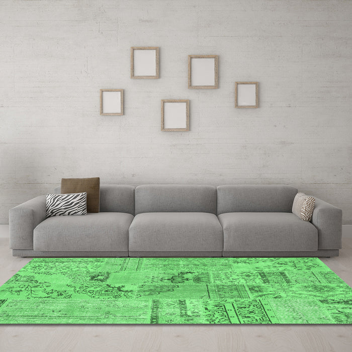 Machine Washable Patchwork Emerald Green Transitional Area Rugs in a Living Room,, wshcon2906emgrn