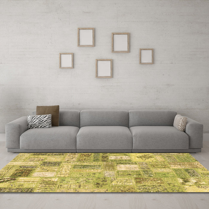 Machine Washable Patchwork Brown Transitional Rug in a Living Room,, wshcon2908brn