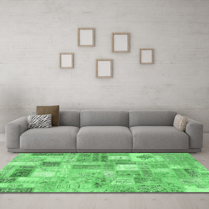 Machine Washable Patchwork Emerald Green Transitional Area Rugs in a Living Room,, wshcon2908emgrn