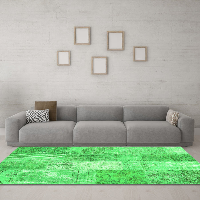 Machine Washable Patchwork Green Transitional Area Rugs in a Living Room,, wshcon2910grn