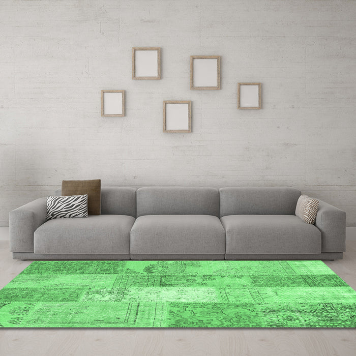 Machine Washable Patchwork Emerald Green Transitional Area Rugs in a Living Room,, wshcon2910emgrn