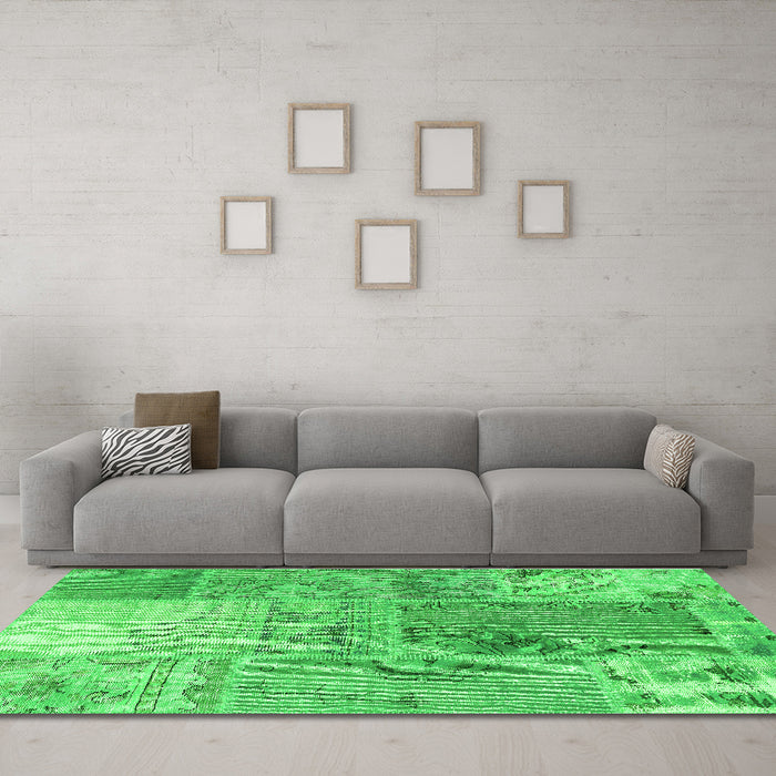 Machine Washable Patchwork Green Transitional Area Rugs in a Living Room,, wshcon2912grn