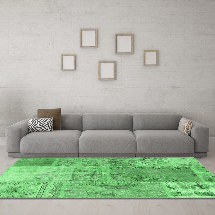 Machine Washable Patchwork Emerald Green Transitional Area Rugs in a Living Room,, wshcon2912emgrn