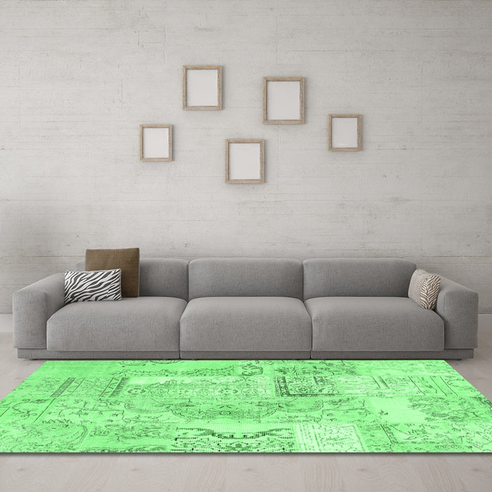 Machine Washable Patchwork Emerald Green Transitional Area Rugs in a Living Room,, wshcon2913emgrn