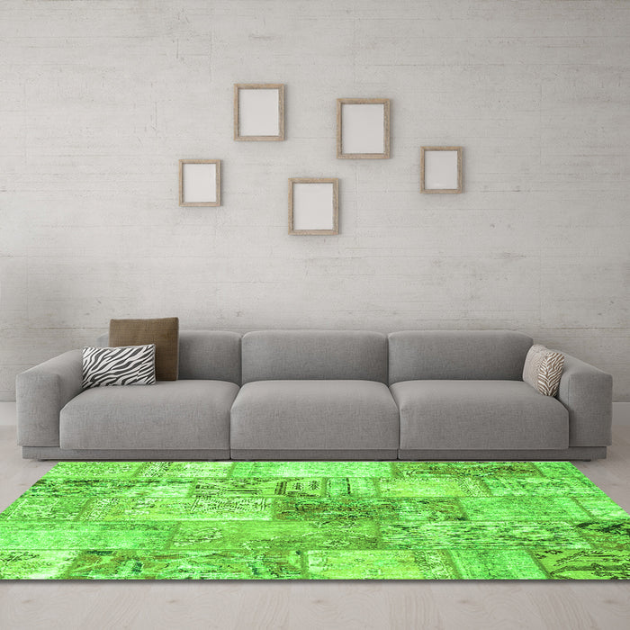 Machine Washable Patchwork Green Transitional Area Rugs in a Living Room,, wshcon2914grn