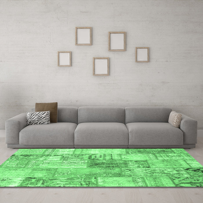 Machine Washable Patchwork Emerald Green Transitional Area Rugs in a Living Room,, wshcon2914emgrn