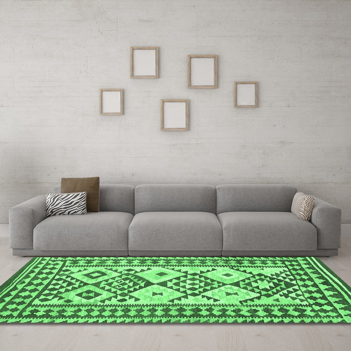Machine Washable Southwestern Emerald Green Country Area Rugs in a Living Room,, wshcon2921emgrn