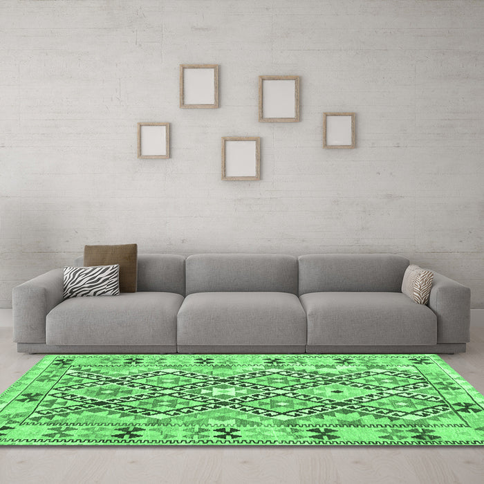 Machine Washable Southwestern Emerald Green Country Area Rugs in a Living Room,, wshcon2923emgrn